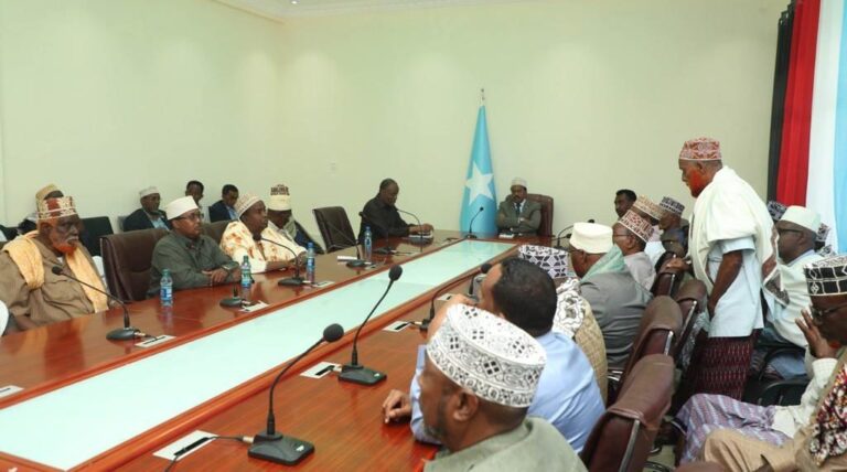 Madaxweyne Farmaajo oo la kulmay odayaasha dhaqanka Koonfur Galbeed