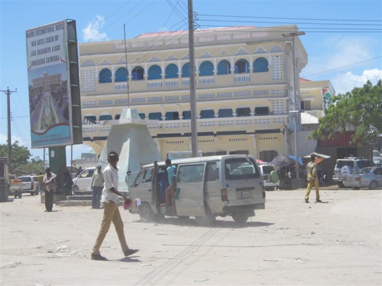 Bulshada Kismaayo oo Maamulka degmada ugu baaqay in uu wax  kaqabto dhibaatooyinka BL-ka