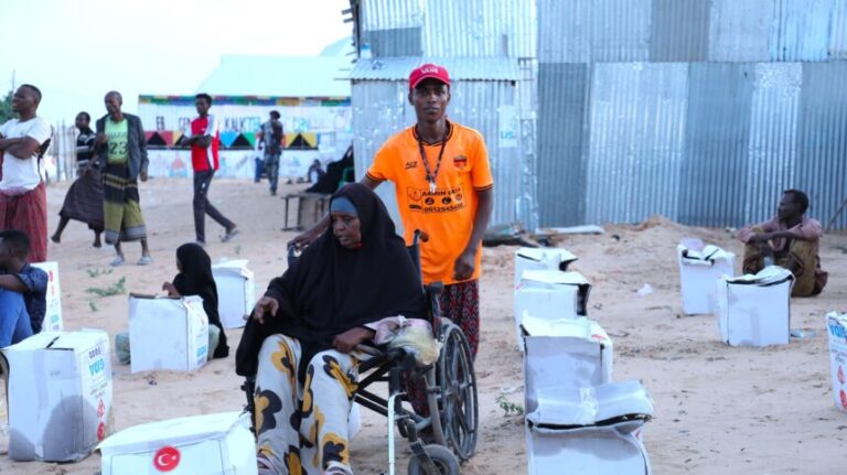 Hay’adda SoDMA oo gargaar u qaybisay barakacayaal ku sugan Muqdisho