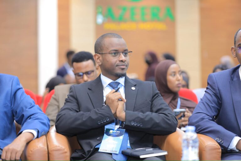 Guddoomiyaha Hay’adda Xisaabiyeyaasha Soomaaliyeed oo codsaday in la ansixiyo sharciga Hay’adda.