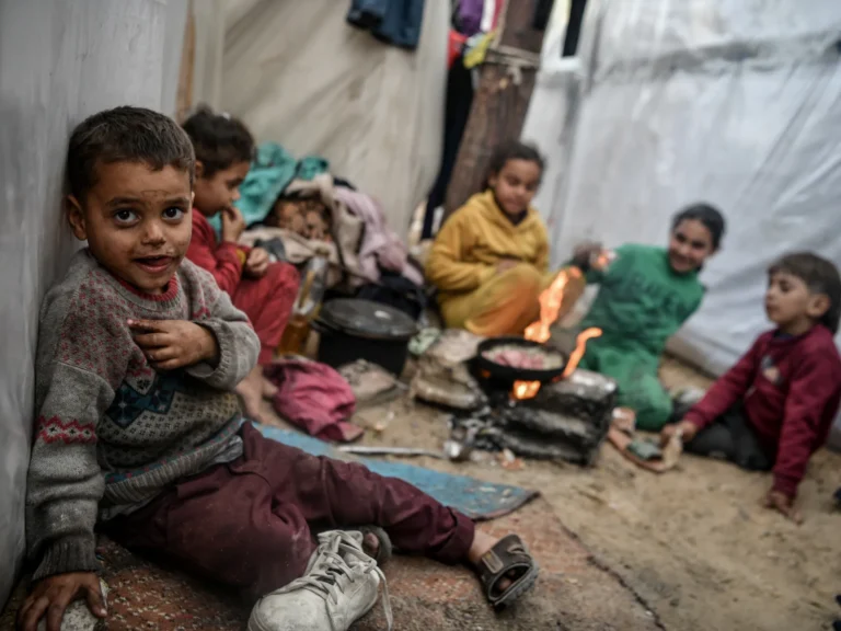 Carruurta Gaza oo wajahaya qabow daran