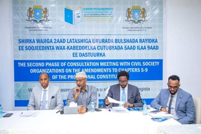 Shir looga hadlayo dhameystirka Dastuurka oo ka furmay Muqdisho