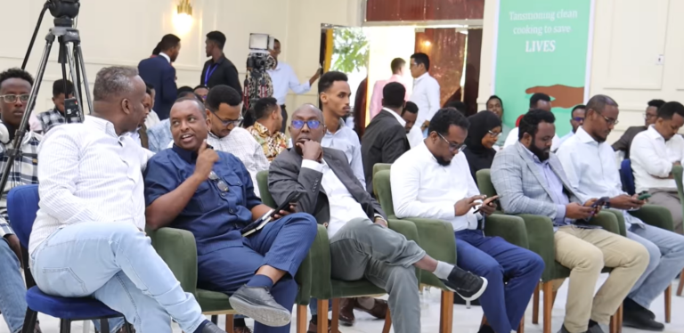 Shir looga hadlayay ka hortagga jarista dhirta iyo dhiirigelinta isticmaalka tamarta cagaaran oo lagu qabtay Muqdisho 