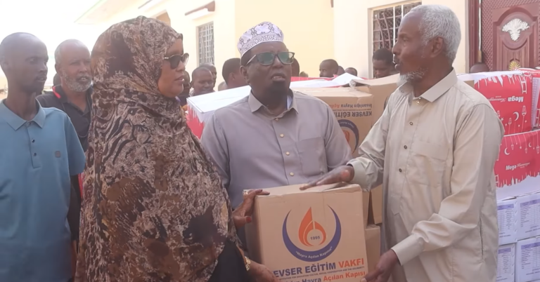 Hay’adda SoDMA oo deeq gargaar raashin ah gaarsiisay xarunta Dr Xabeeb