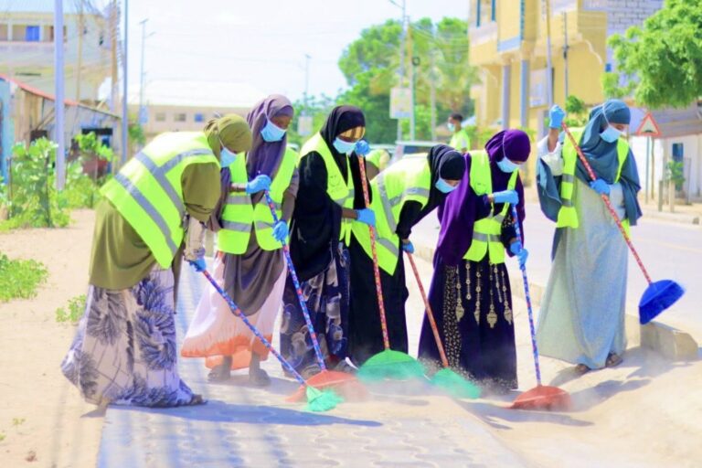 Dhalinyarada Degmada Kismaayo oo ka qeyb-galaya tartanka Xus oo Xaaqo