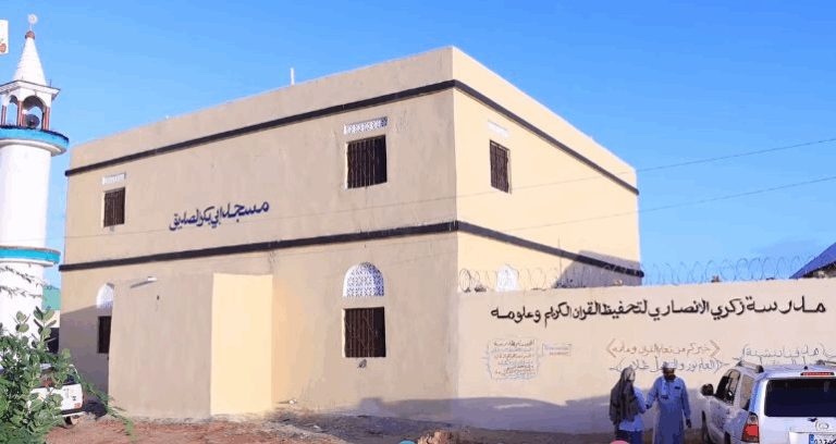 Masaajid Laga dhisay Xaafadda Farjano oo xariga laga jaray