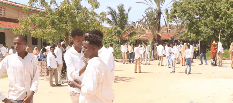 Imtixaanka shahaadiga Fasalka 12-aad oo maanta gaba-gaboobay
