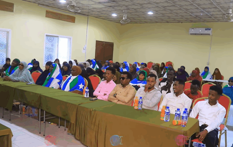 Xarunta Horumarinta Haweenka Degmada Kismaayo oo lagu qabtay kulan wacyigelin ah