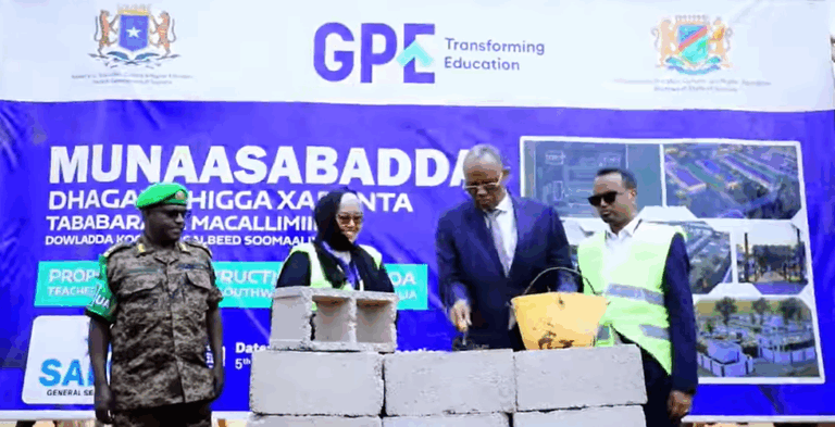Madaxweynaha Koonfur Galbeed oo Dhagax-Dhigay Xarunta Tababarka Macalimiinta ee Baydhabo