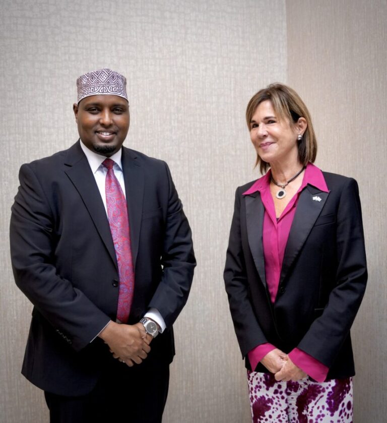 Wasiirka qorsheynta oo la kulmay danjiraha Midowga Yurub