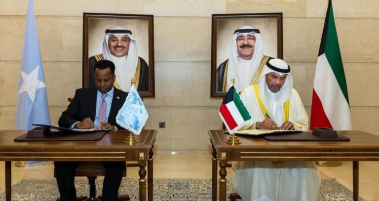 Soomaaliya iyo Kuwait oo kala saxiixday  heshiisyo oo kor u qaadaya xiriirka diblomaasiyadeed