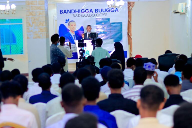 Buugga Badbaado Qoys oo lagu soo bandhigay magaalada Kismaayo
